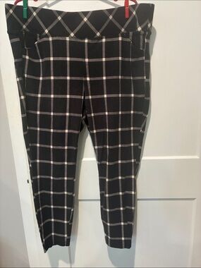 Torrid pocket pixie pull on pant Black & White Windowpane.  B31